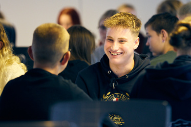 Elever i spisesalen på Kongeådalens Efterskole
